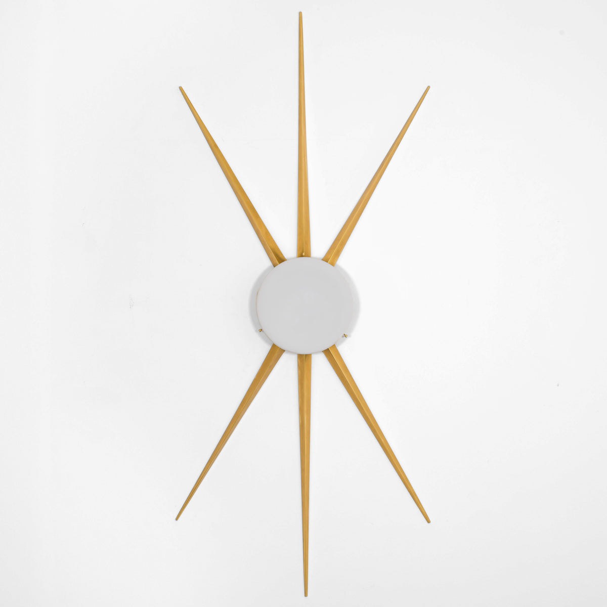 6 brass rays that radiate from an opaline Murano glass core. A tribute to the Sun, to Italian-made products and to the excellent Italian craftsmanship. Classic, like all the pieces in our collections, is handmade by our craftsmen, guided by an obsession for detail and the search for perfection.