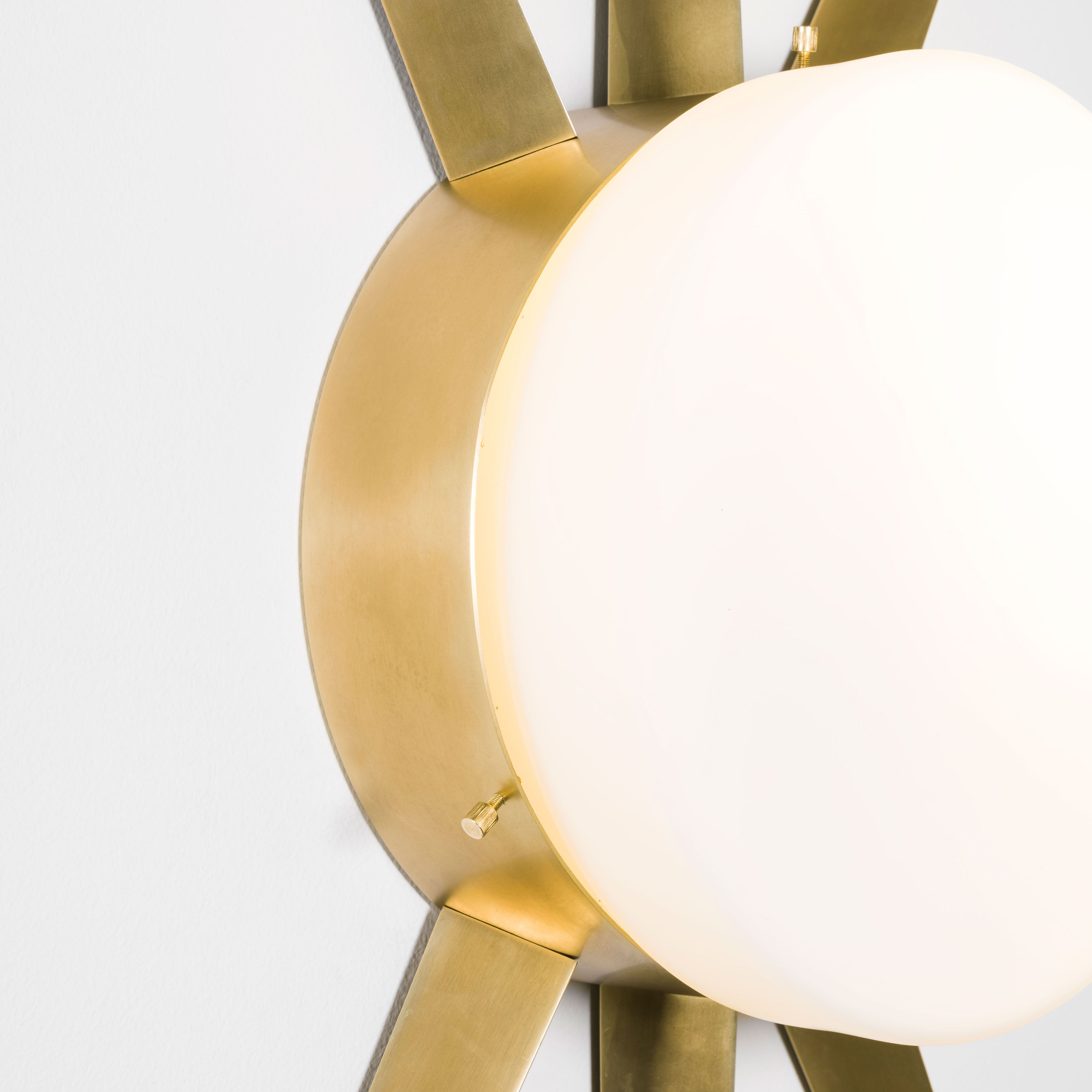 Brass is timeless and at the heart of the design trend. DFM has developed strong expertise in terms of manufacturing and treatment to get incredible patinas.