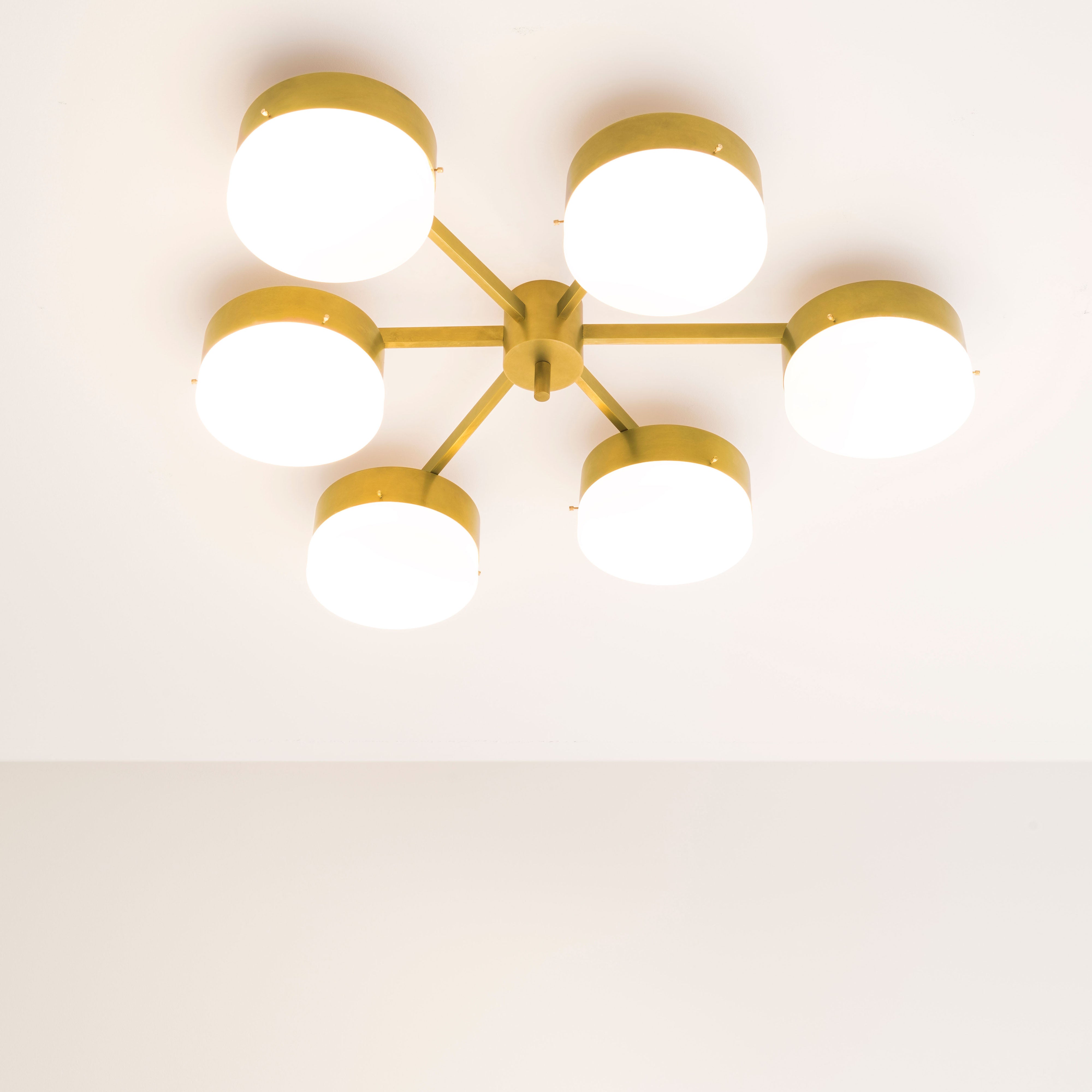 Phosphenes can be mounted both as a hanging and a wall lamp.