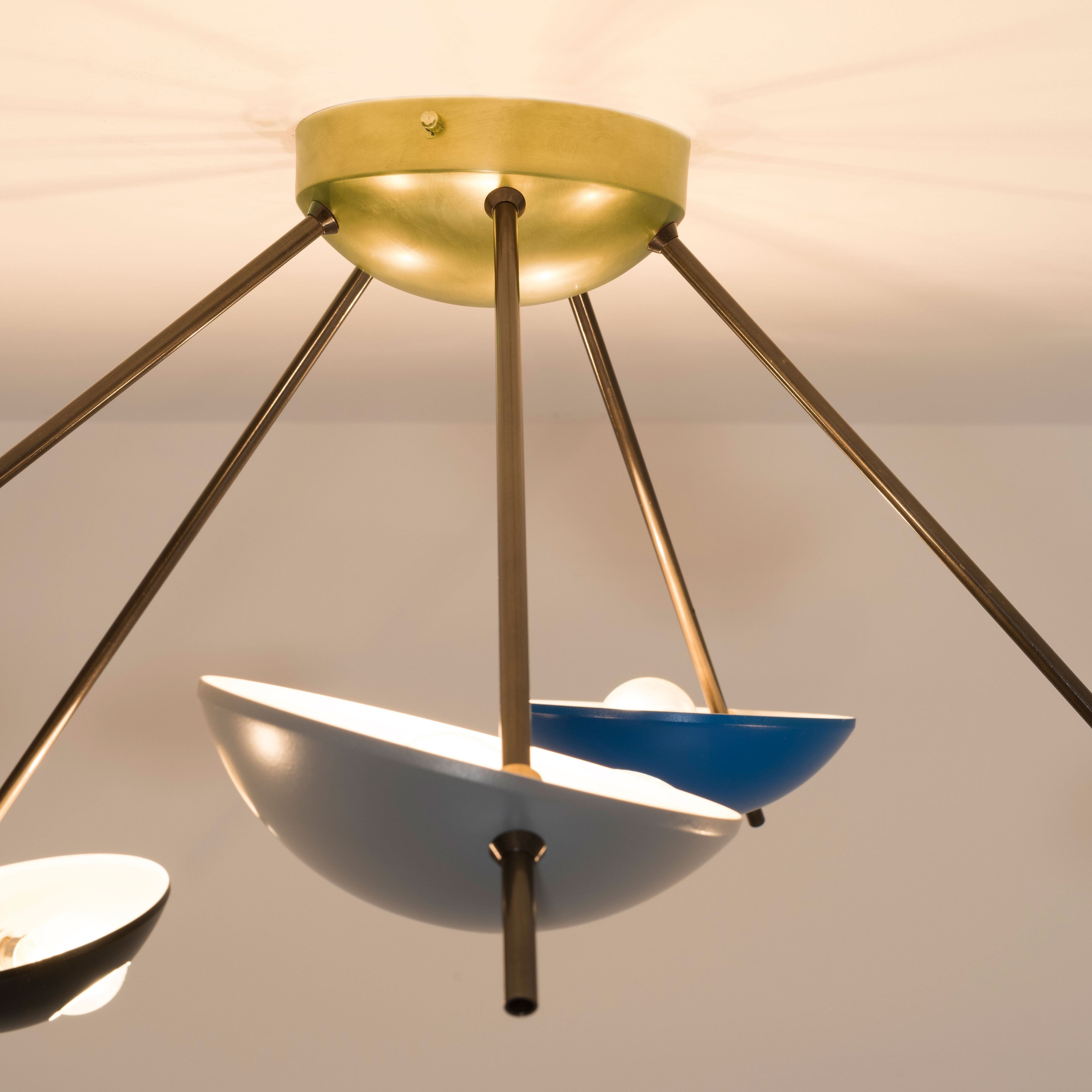 To guarantee precision and attention to detail that would otherwise be impossible to achieve, Quinque I is completely handmade, representing, like all DFM production pieces, the excellence of Italian-made craftsmanship. It can be mounted both as a ceiling and a wall lamp.