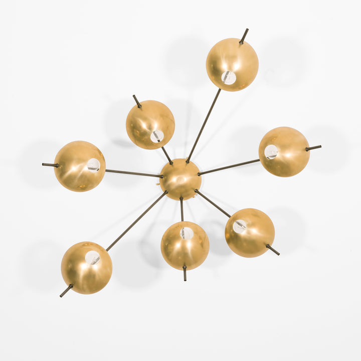 Septem II, with its elements and its shapes simplicity and with its light and shadow effects, represents a tribute to sundials, ancient solar clocks. From a brass core, 7 thin arms branch off, lightly supporting 7 painted brass plates. Septem II becomes a point of light and color in any home interiors, an element of creative and colored decoration.