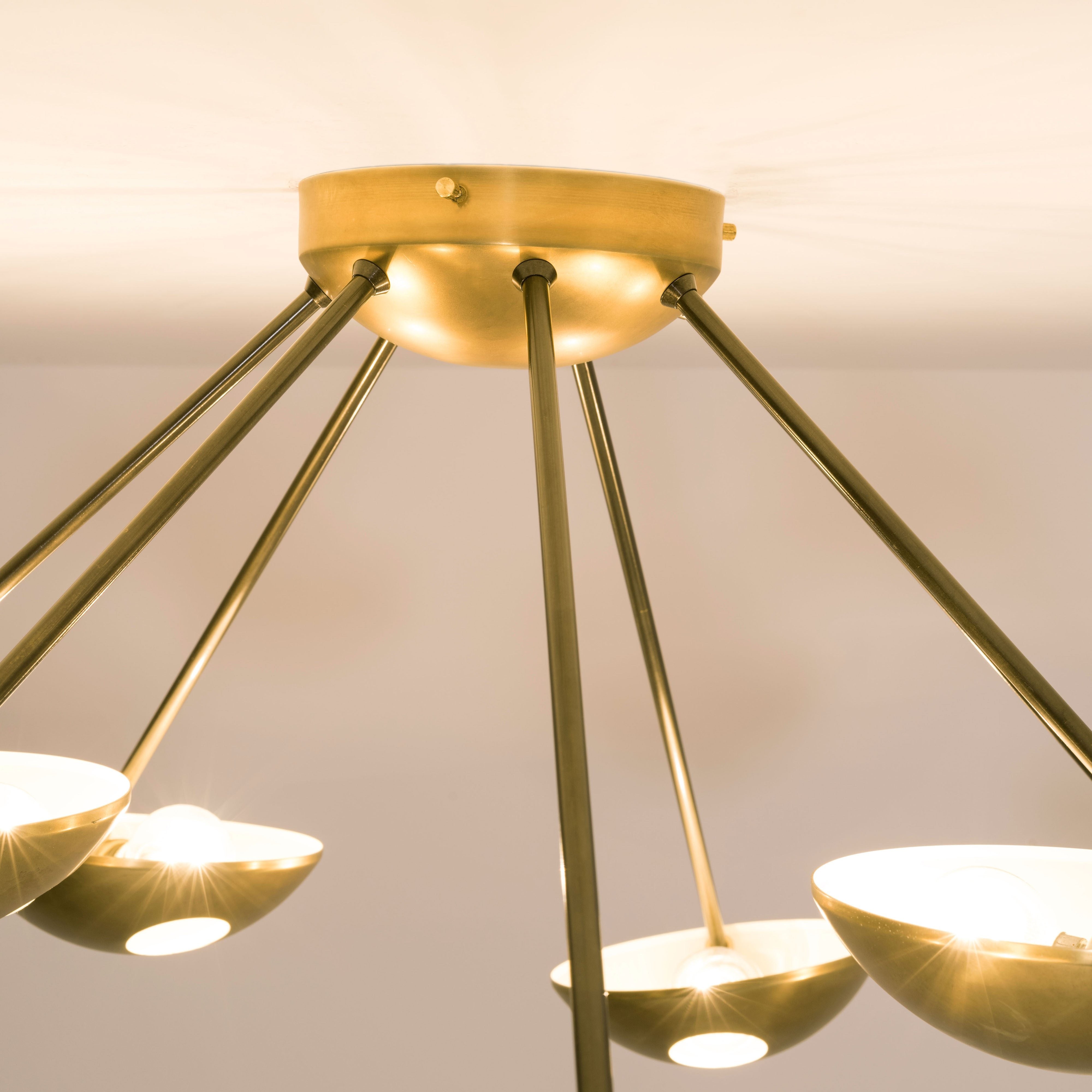 To guarantee precision and attention to detail that would otherwise be impossible to achieve, Septem II is completely handmade, representing, like all DFM production pieces, the excellence of Italian-made craftsmanship. It can be mounted both as a ceiling and a wall lamp.