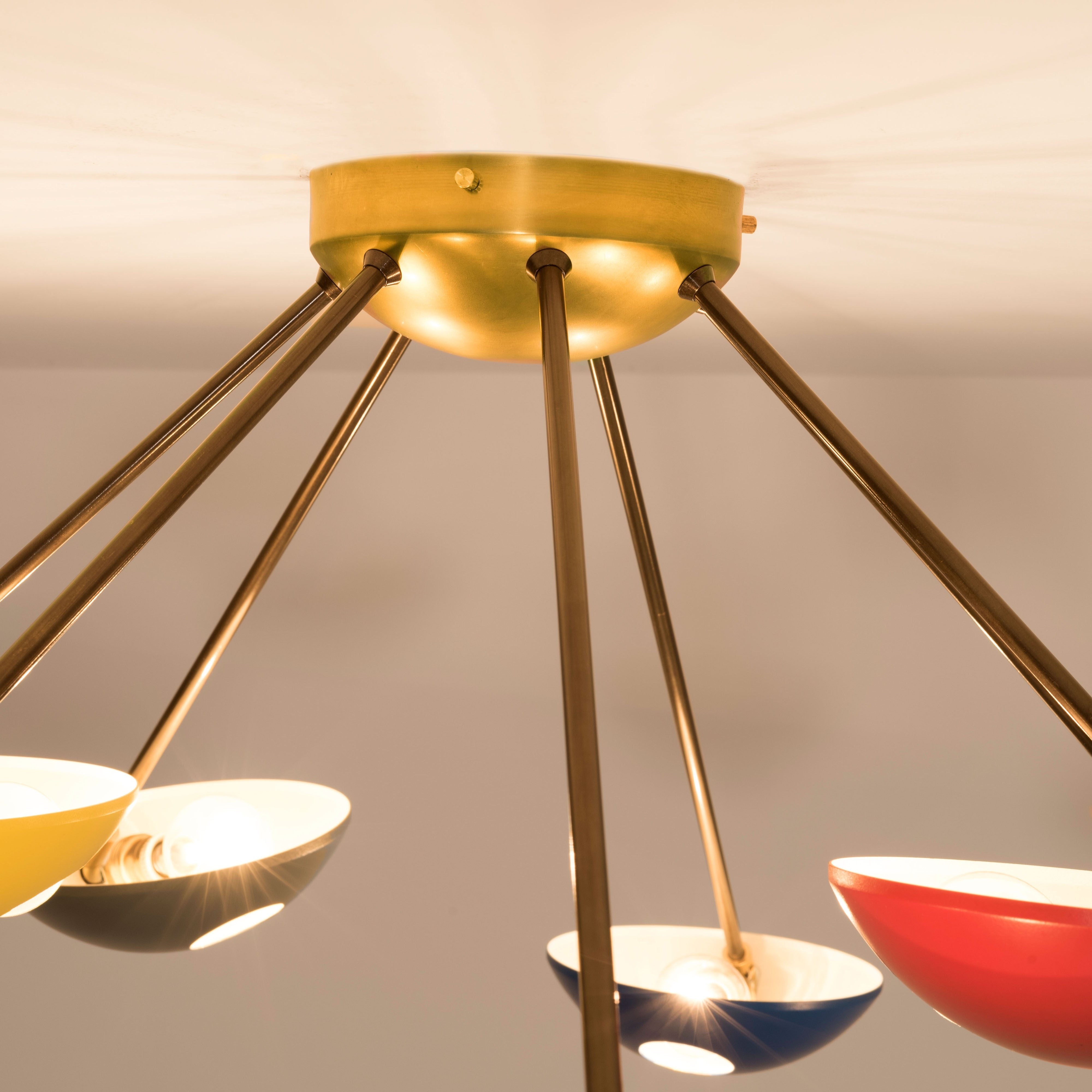 To guarantee precision and attention to detail that would otherwise be impossible to achieve, Septem I is completely handmade, representing, like all DFM production pieces, the excellence of Italian-made craftsmanship. It can be mounted both as a ceiling and a wall lamp.