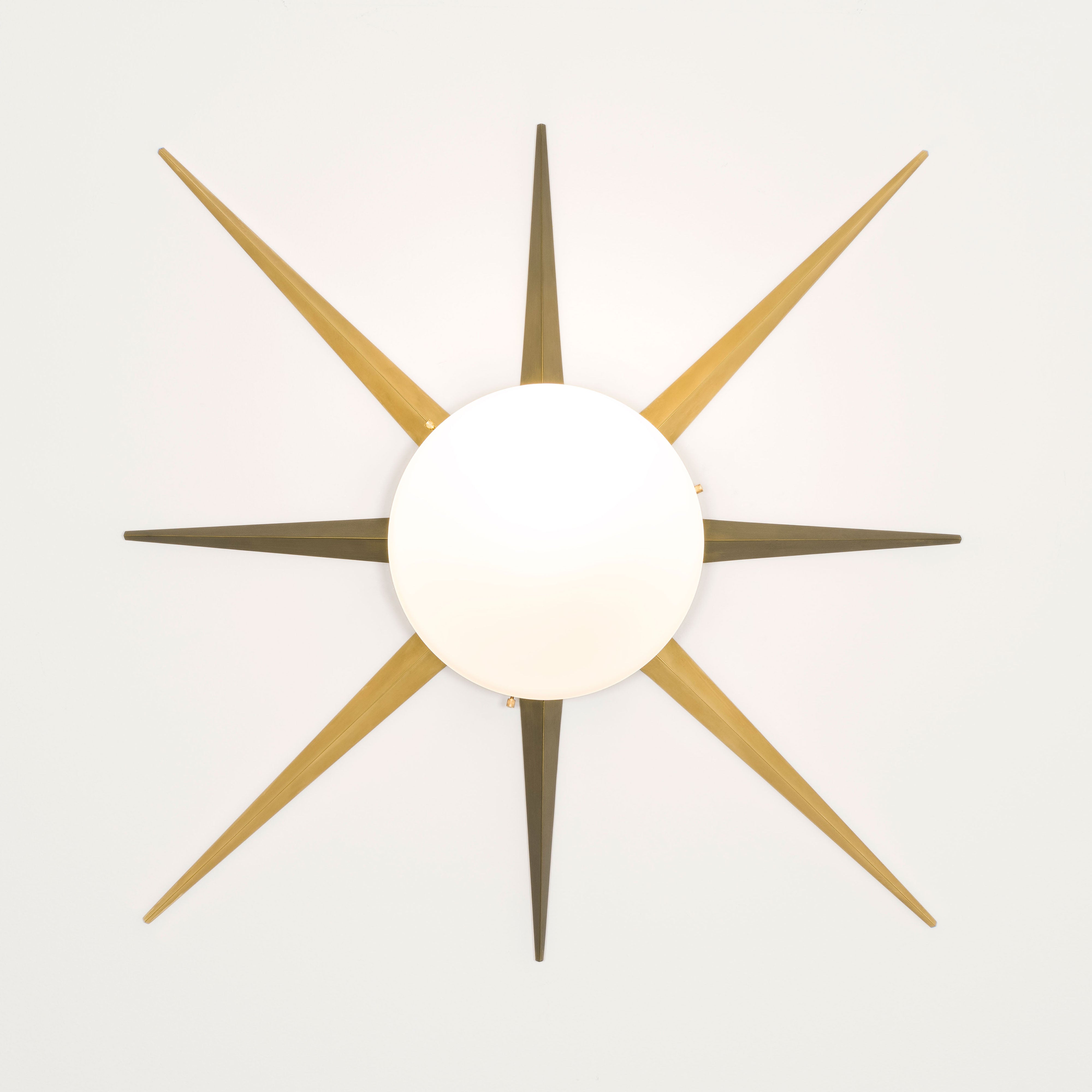 8 brass rays that radiate from an opaline Murano glass core. A tribute to the Sun, to Italian-made products and to the excellent Italian craftsmanship. Windrose, like all the pieces in our collections, is handmade by our craftsmen, guided by an obsession for detail and the search for perfection.