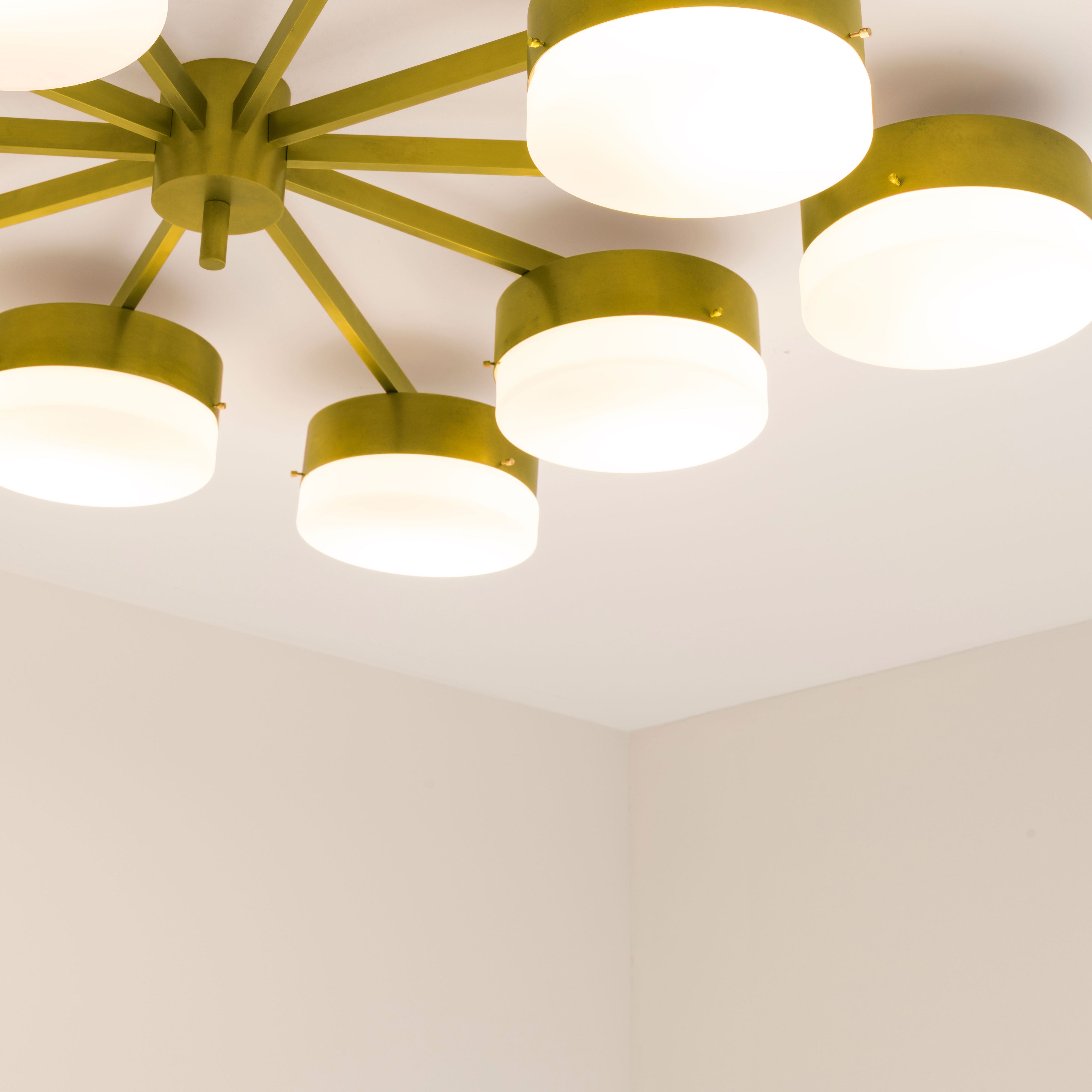 Epoch can be mounted both as a hanging and a wall lamp.