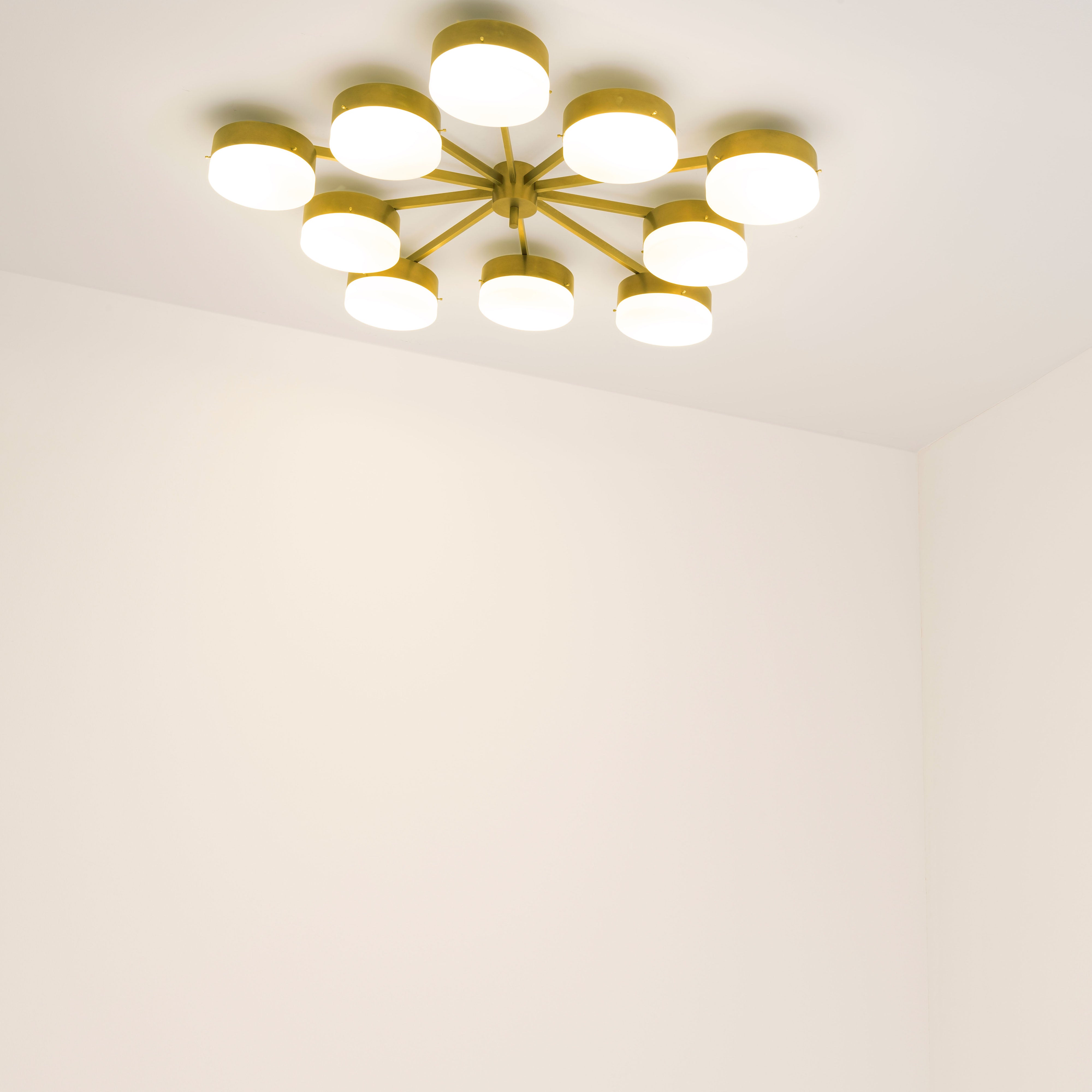 Celeste Epoch contains 10 bulbs, it is compatible with LED and dimmable. The maximum voltage of the bulbs must not exceed 100V.
