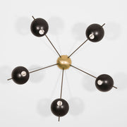Penta, with its elements and its shapes simplicity and with its light and shadow effects, represents a tribute to sundials, ancient solar clocks. From a brass core, 5 thin arms branch off, lightly supporting 5 painted brass plates. Penta becomes a point of light and color in any home interiors, an element of creative and colored decoration. 