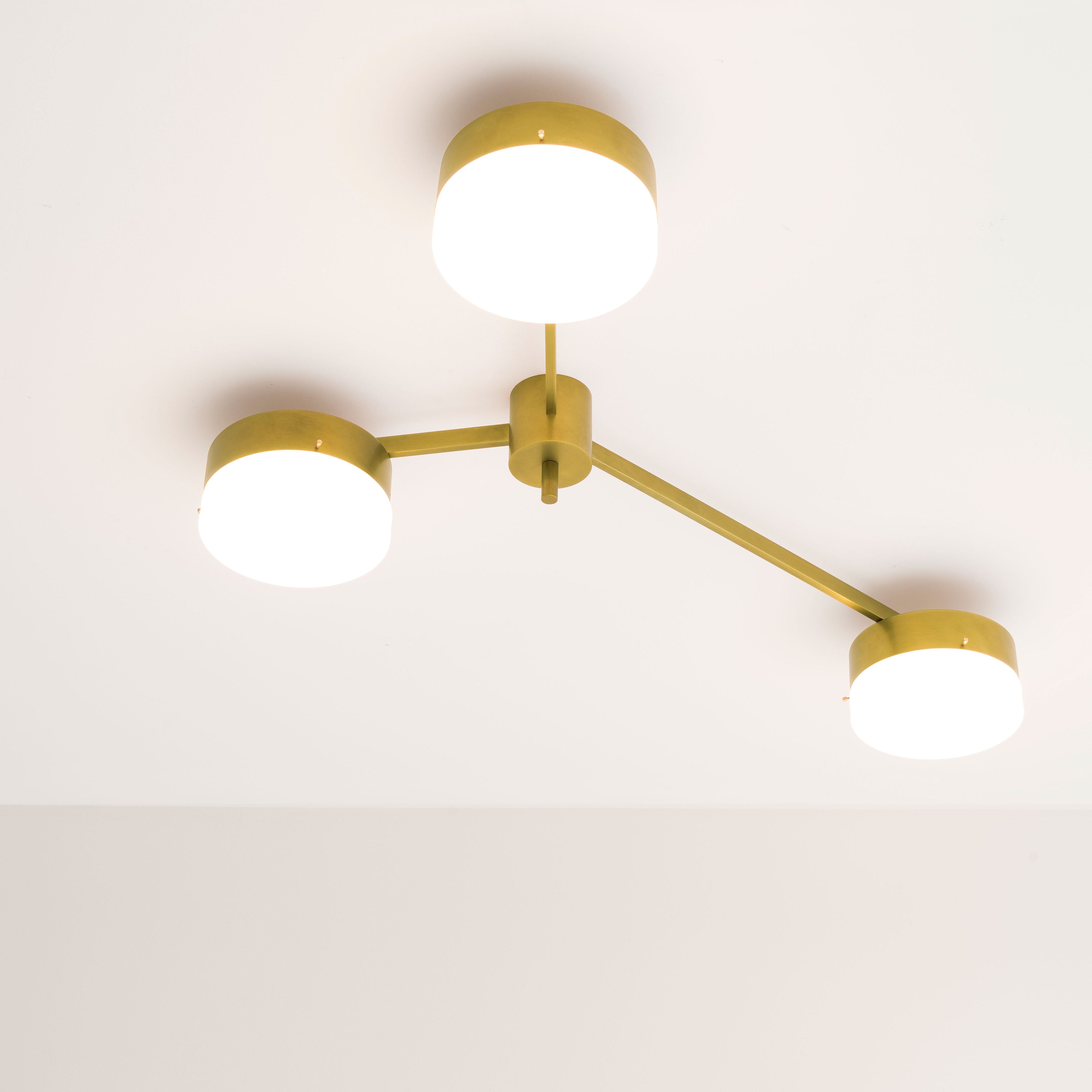 Syzygy can be mounted both as a hanging and a wall lamp.